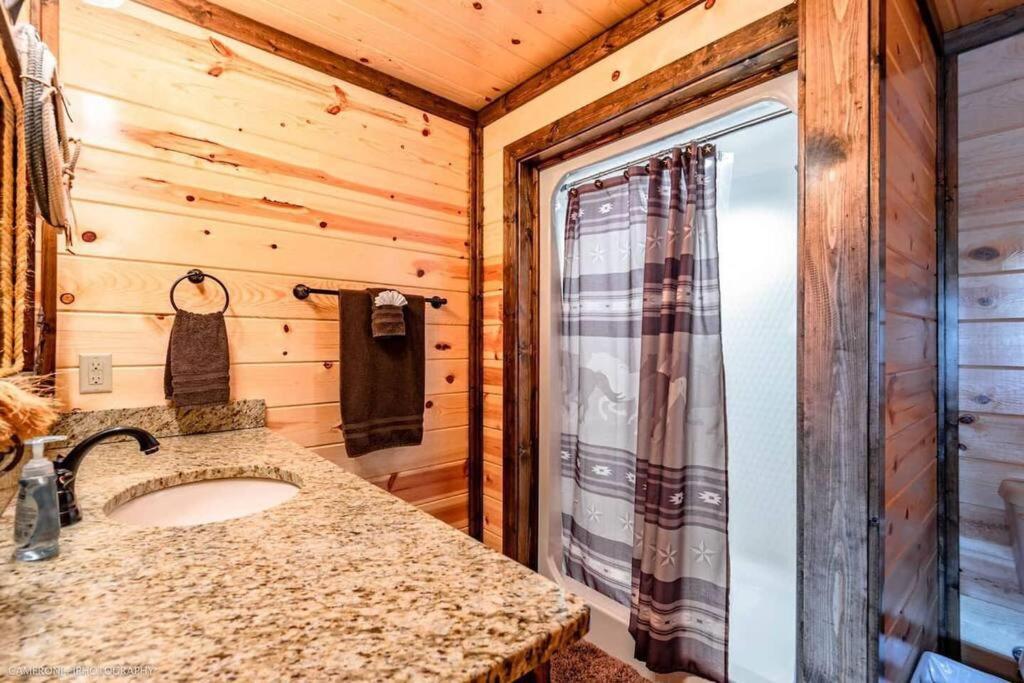 Iron Horse Lodge Sleeps 18, Games, Fire Pit, Hot Tub, Ev, More โบรคเคนโบว์ ภายนอก รูปภาพ